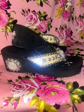Gypsy soule 3” Black crystal platform sandals flip flops 90’s Y2K vintage shoes
